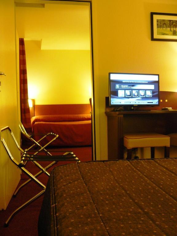 לה בורבול Le Parc Des Fees Hotel Retaurant & Spa חדר תמונה